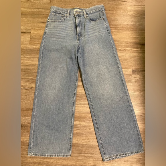 Levi's Denim - High rise Levi light wash jeans